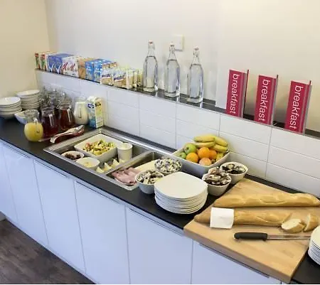Cityroomz 3* Edinburgh