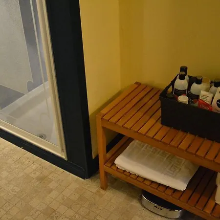 Dene Guest House, New Town 3*