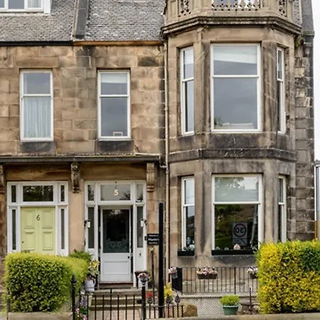 Martins Guest House 3*