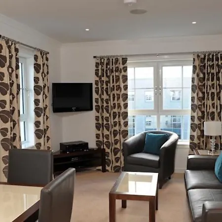 Fountain Court - Grove Apart Otel