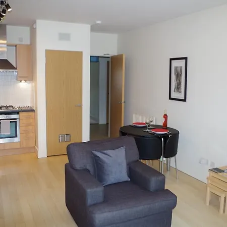 Hopetoun Street 3 Bedroom Apartment Apartment *