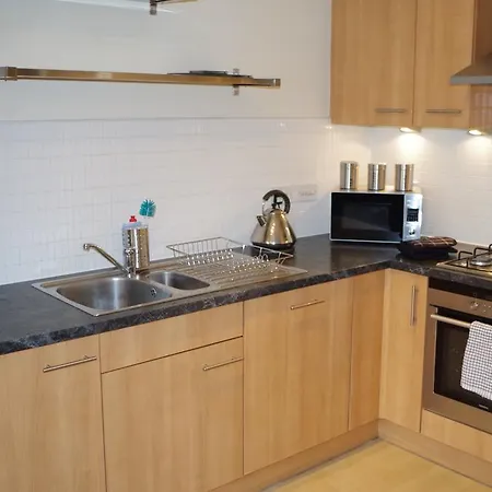 Apartment Hopetoun Street 3 Bedroom Apartment *