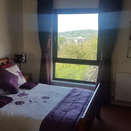 Penthouse Sleeps 11 * Edinburg