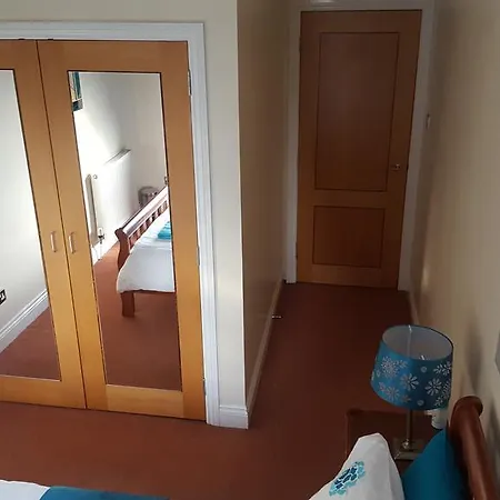 Penthouse Sleeps 11 Edinburg