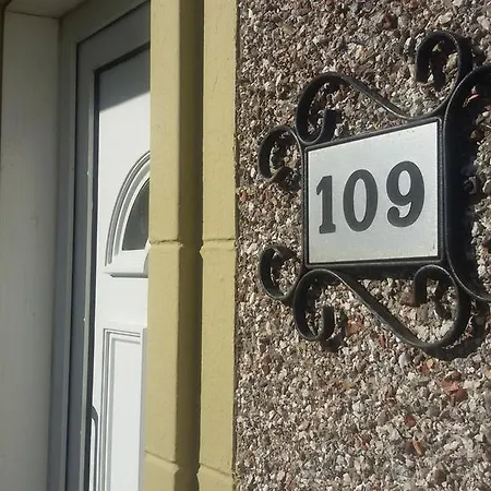 109 Broomhouse