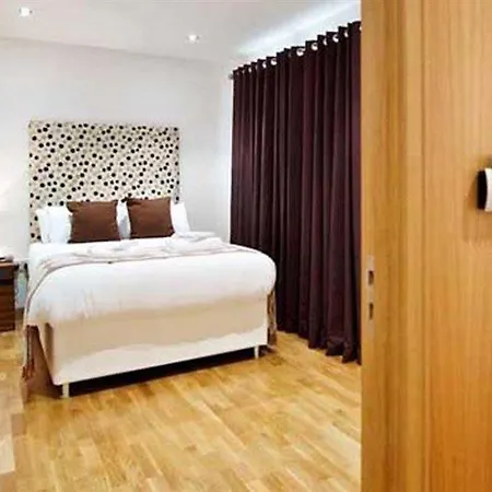 Lägenhetshotell Staycity West End 4*