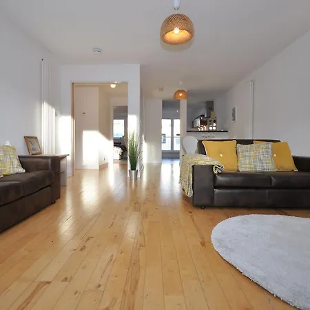 Apartment Quiet Spacious And Modern Sleeps 4 *