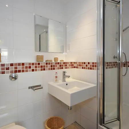Apartment Quiet Spacious And Modern Sleeps 4 *