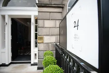 24 Royal Terrace Hotel