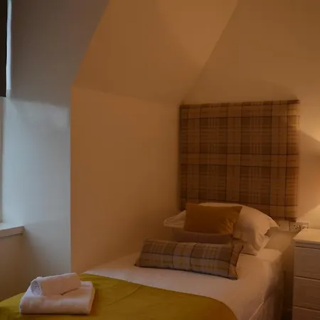 Edinburgh37 4*