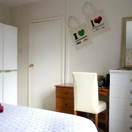 109 Broomhouse * Edinburgh