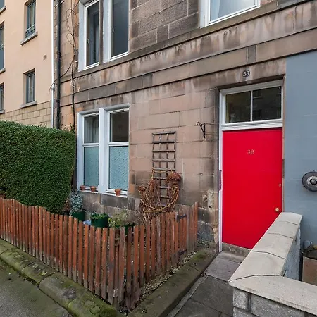 Pitt Street Beautiful Spacious Free Parking And Free Sanitizer *