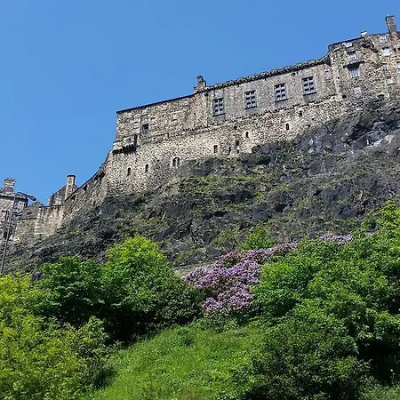 Апартаменты The Wee Thistle *