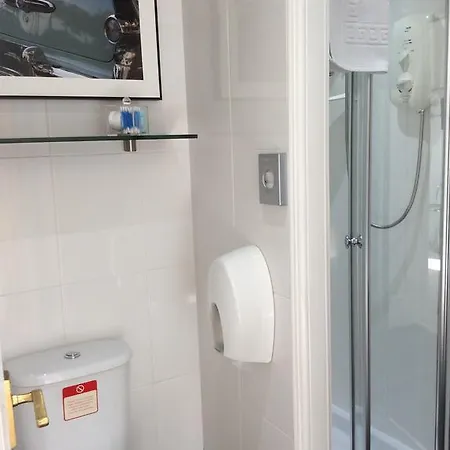 Ramsay's Bed & Breakfast 2*