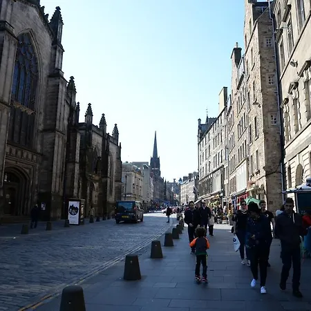 Pitt Street Beautiful Spacious Free Parking And Free Sanitizer Edinburgh