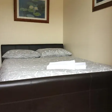 Pitt Street Beautiful Spacious Free Parking And Free Sanitizer *