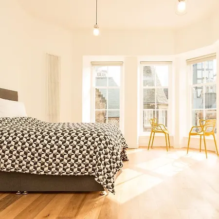 Meadows Apartments- In Quartermile شقة