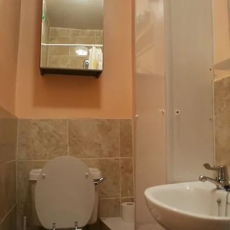 בית הארחה Centre Townhouse 2*