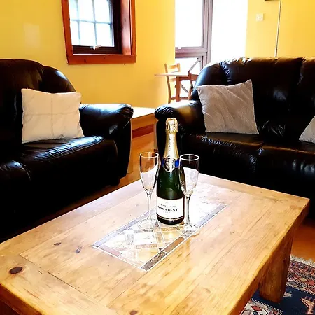 Dean Village - Lovely 2 Bed In Picturesque Dean Village With Balcony And Private Parking *