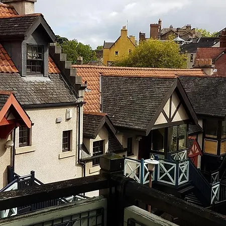 아파트 Dean Village - Lovely 2 Bed In Picturesque Dean Village With Balcony And Private Parking *