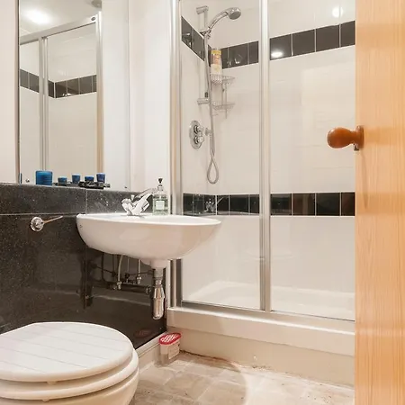 Dean Village - Lovely 2 Bed In Picturesque Dean Village With Balcony And Private Parking 아파트