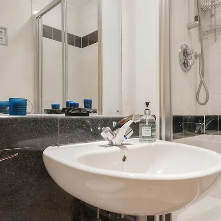 Dean Village - Lovely 2 Bed In Picturesque Dean Village With Balcony And Private Parking 에든버러