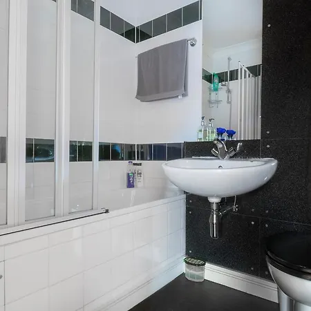 Dean Village - Lovely 2 Bed In Picturesque Dean Village With Balcony And Private Parking 아파트