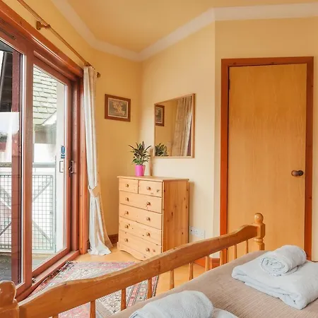 Dean Village - Lovely 2 Bed In Picturesque Dean Village With Balcony And Private Parking