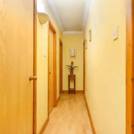 Dean Village - Lovely 2 Bed In Picturesque Dean Village With Balcony And Private Parking 아파트 *