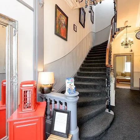 Martins Guest House 3*