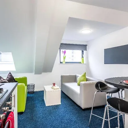 Destiny Student - Shrubhill Apartamento *