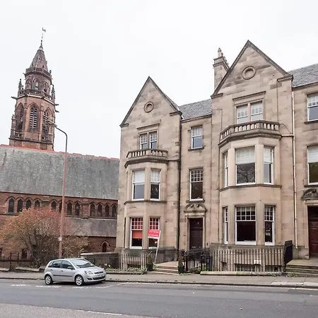 5 2f Douglas Gardens * Edinburgh