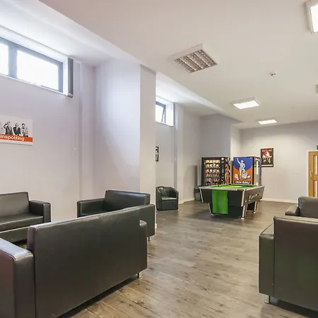 Beaverbank Place - Campus *