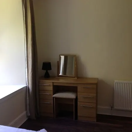 Central Apartments Edinburgh شقة *