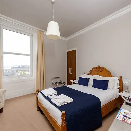 Martins Guest House 3*