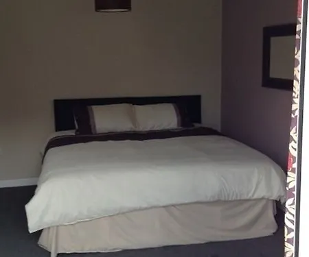 Meadow House 3* إدنبرة