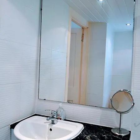 1 Bedroom Open Plan Apartment, Accommodates 4 Appartamento *