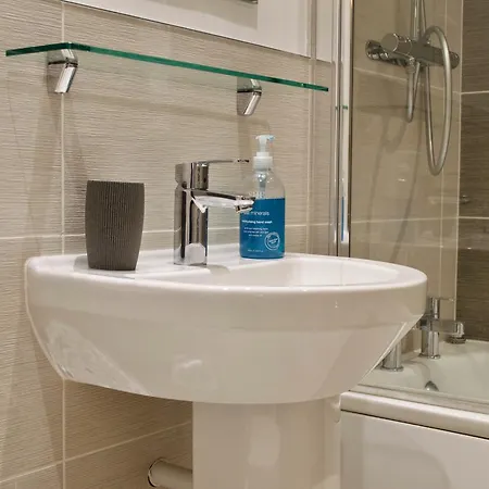2 Bedroom With Free Parking Appartement