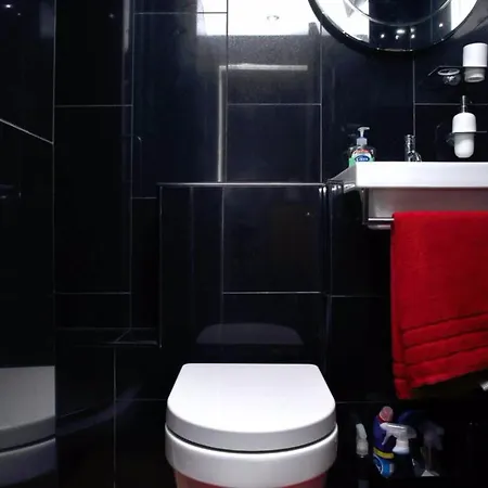 2 Bedroom Flat In City Centre Sleeps 4 * إدنبرة