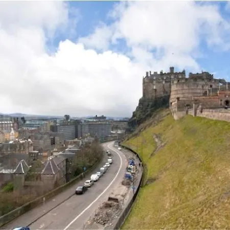The Castle Esplanade Apartman *