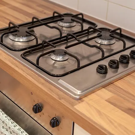 The Edmonstone's Close Daire