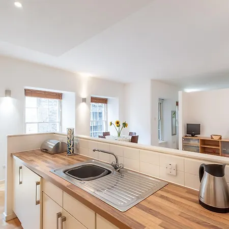 The Edmonstone's Close