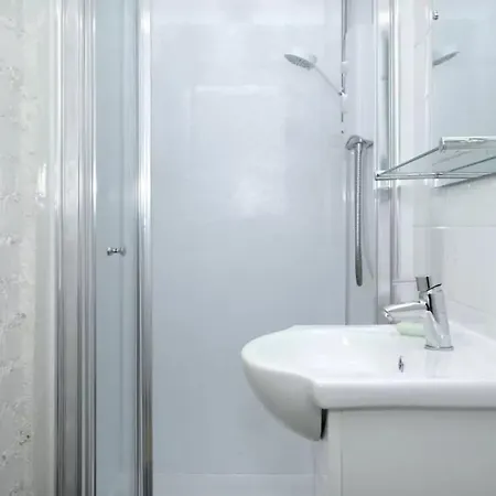 1 Bedroom 10 Minutes From Royal Mile Edinburgh