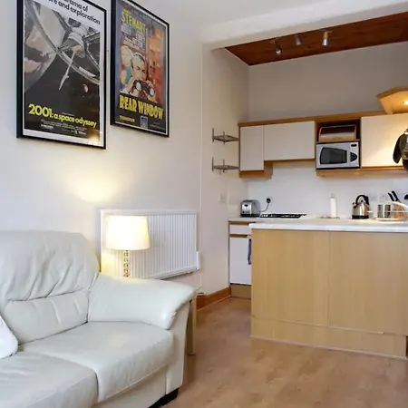 Apartment 1 Bedroom 10 Minutes From Royal Mile Edinburgh