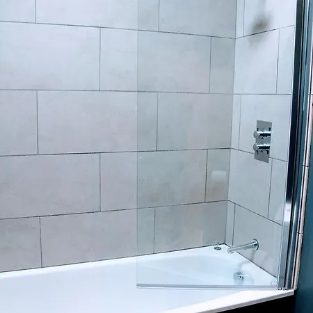 1 Bedroom House With Balcony Sleeps 2 شقة