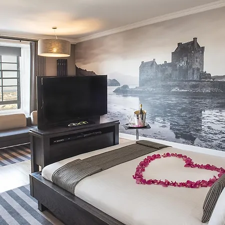 Отель & Picardy Place 4*