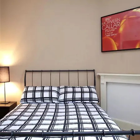 1 Bedroom 10 Minutes From Royal Mile Apartment