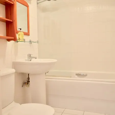 Apartment 3 Bedroom Canal-side Sleeps 6