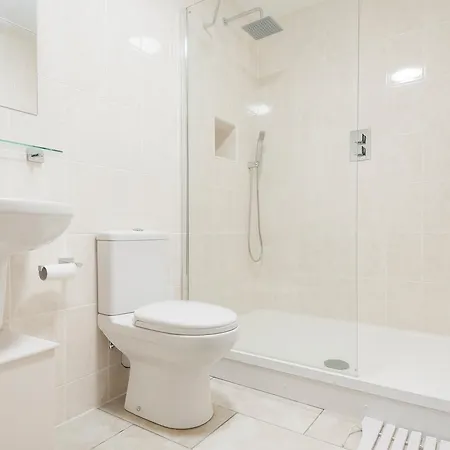 Wester Coates Road Apartment *