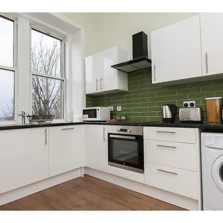 Pass The Keys Spacious 2-br Flat For 4 In Morningside